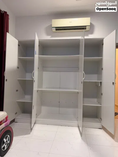 خزانة ملابس 4 أبواب مع مرآة Large 4-Door Wardrobe with Mirror (Excellent Condition 3