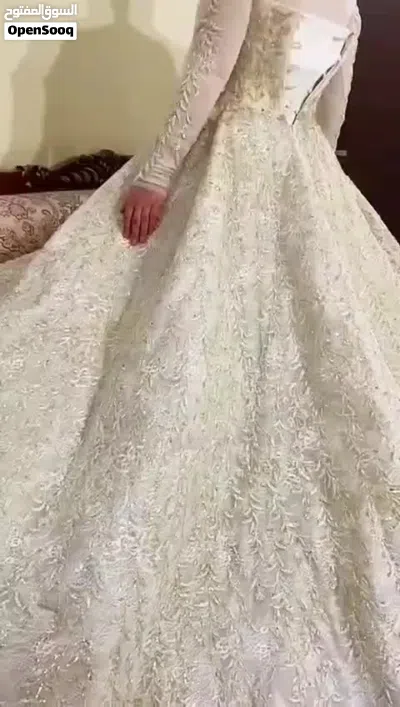 فستان عرس فاخر مع طرحة 4
