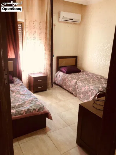 شقة مفروشة مميزة للبيع في شارع الجامعة 2