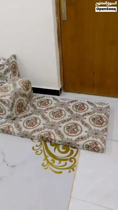كعده جلسه اربع منادر مع تكيات وحده زاويه وأربع تكيات صغار 4