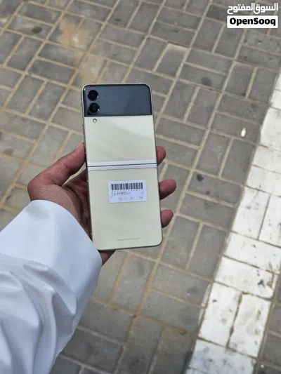 عرض خااص : Samsung Zflip 3 256gb هاتف نظيف جدا بحالة الوكالة بدون اي شموخ و بدون اي مشاكل مع ملحقاتة 4