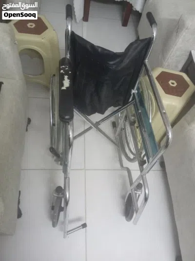 كرسي متحرك يصلح لل استخدام في الحمام 2