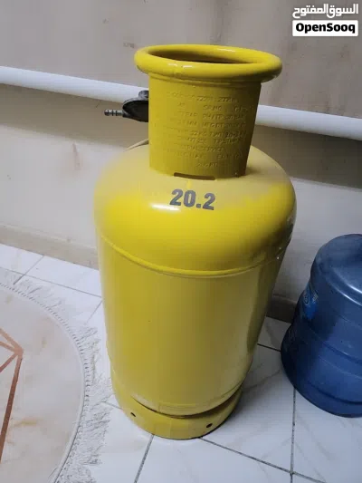 جرة غاز كبيرة وشبه جديدة غاز الشارقة 2