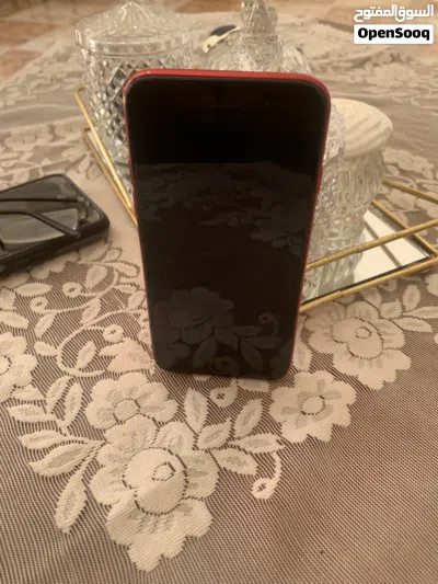 آيفونse 64 احمر 3