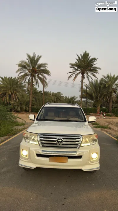 Toyota Land Cruiser GXR 2
