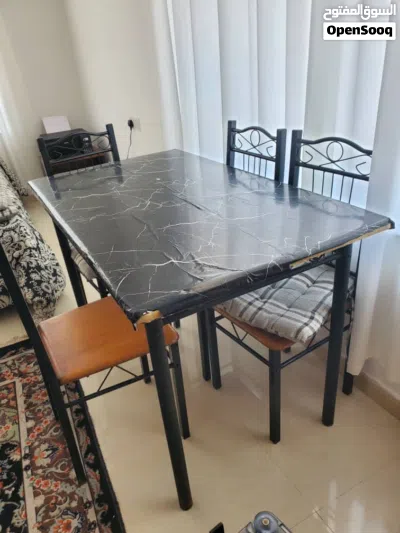 طاولة طعام 4 كراسي السعر 40 الف عملة قديم 3
