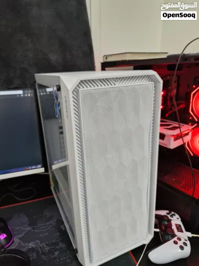 العنوان: كيس كمبيوتر Antec أبيض مميز ونظيف جداً للبيع 3