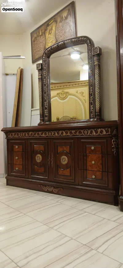 غرفة خليجي مستورد مستعمل خشب هايجلوس خليجي لون بني فاتح مرصع بالذهبي 3