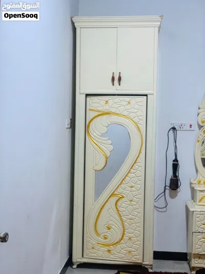 غرفه للبيع خشب عراقي متكونه من سبع قطع للتواصل للستفسار على رقم 4