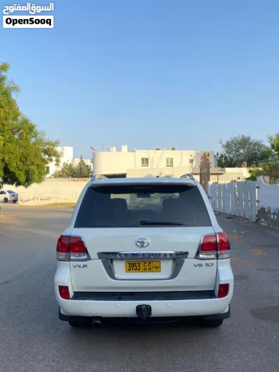 Toyota Land Cruiser VXR 2