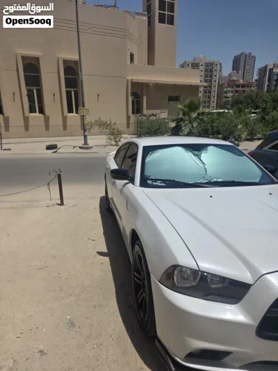 Dodge Charger SXT 2