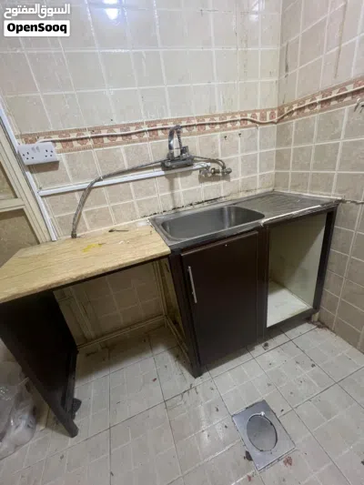 مطبخ مستعمل نضيف جدا للبيع بسبب النقل ملاحظة الابواب ليست مخلوعة لانها بزاوية 2