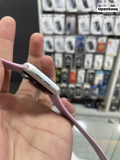 Apple Watch se 40mm وكاله شبه جديد مع كامل اغراضها والكرتونه 3