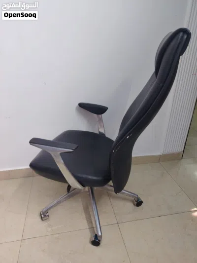 كرسي مكتب بحاله ممتازه 2