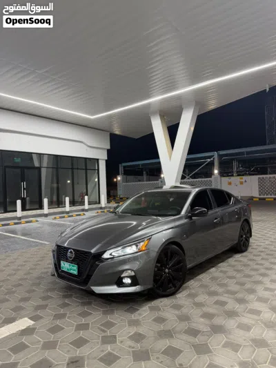 Nissan Altima SR 2