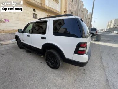 Ford Explorer XLT 2