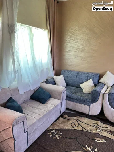 البني حاله جيده الأزرق حاله متوسطه 3