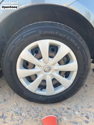 Toyota Corolla LE 4