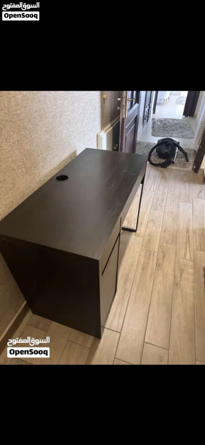 مكتبين دراسيين من IKEA بحالة نظيفة 3
