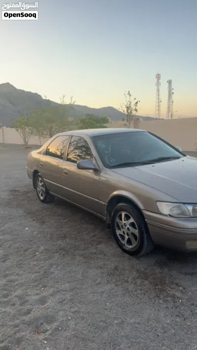 Toyota Camry LE 4