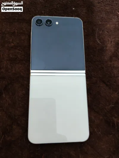 galaxy z flip 5 / 512 Gb //جهاز جلاكسي فليب 5 نسخة 512 وارد كوريا في مشكلة باللمس في الشاشة الداخلية 2