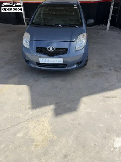 Toyota Yaris E 2