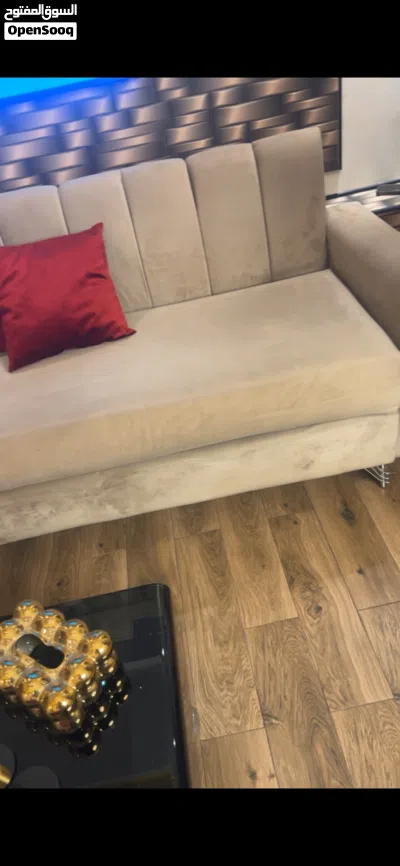 جلسة متكونه من تلاته كنبات وستار 2