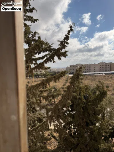 شقة مميزة هادئة و مفروشة مطلة على جامعة اليرموك بالقرب من البوابة الجنوبية 2