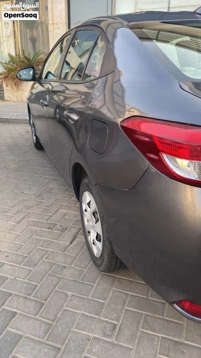 Toyota Yaris Y 4