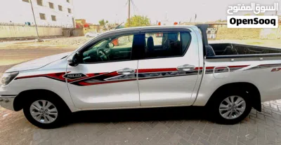 Toyota Hilux SR5 2