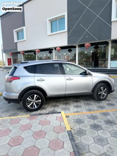 Toyota RAV 4 XLE 2