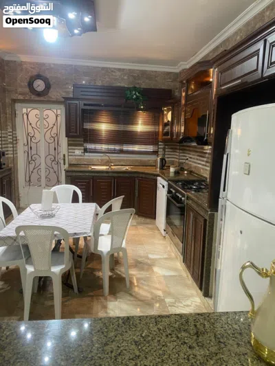 فيلا فاخرة للبيع في الزرقاء الجديدة 4