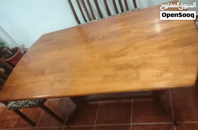 طاولة سفر بحالة وكاله مع 4 كراسي طول الطاوله 180 العرض 43 المهتم يتواصل ع للرقم 2