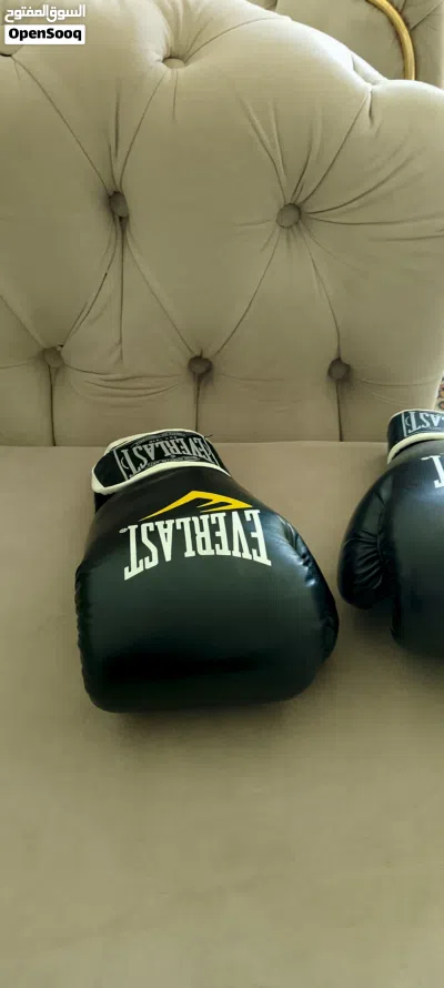كفوف ملاكمه من شركه Everlast (إيفرلاست،الغني عن التعريف حجم الكف 14oz بحاله ممتازه جدا 3