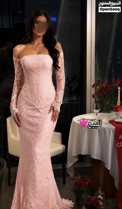فستان يجسد الفخامة والأنوثة بتفاصيل راقية صُممت لتمنحك إطلالة استثنائية لا تُنسى في كل مناسبة 3