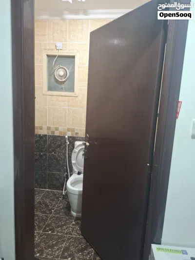 مطلوب مشاركه سكن لشخصين غرفه ماستر داخل شقه كامله الاغراض بشرط غير مدخنين السالميه قطعه 2 4