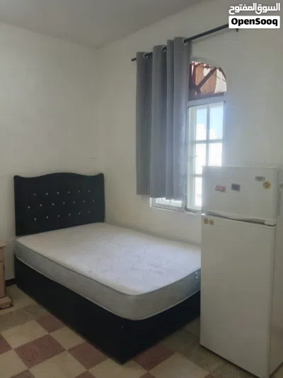 Prime location 30 sec walk to 18th nov road 4