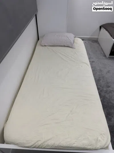 تخت ممتاز من ايكيا ikea متوفر اثنين منه(مع الفرشه) 3