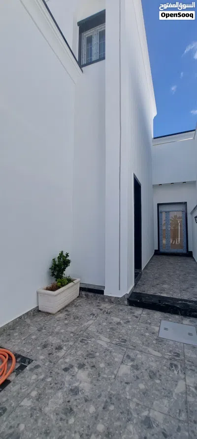 عدد ثلاثه فلل ارضيه للبيع عين زارة قرب مدرسة جابر بن حيان 2