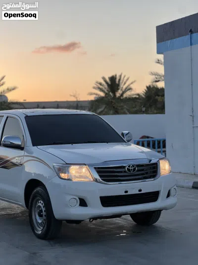 Toyota Hilux DLX 4