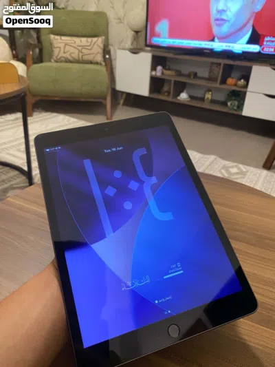 السلام عليكم ايباد آبل الجيل التاسع 64 قيقا مش مفتوح ولا مصلح مافيه ولا خدش مع الكرتونة للبيع 3