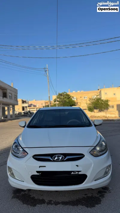 Hyundai Accent Standard 4