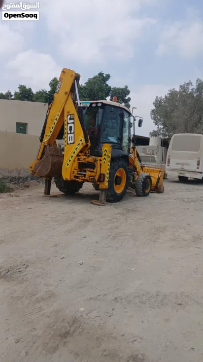 جي سي بي بحاله ممتازه شغال في الموقع 3