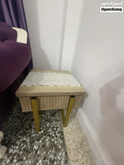 كنب فاخر مخمل دمياطي نيو كلاسيك خشب زان مع البرادي مخمل جداد والطاولات خشب MDF بحالة ممتازة 4