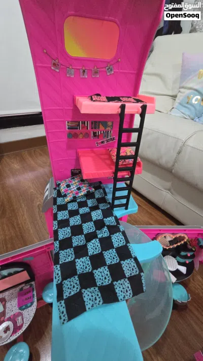 LOL SURPRISE OMG 4 IN 1 GLAMPER FASHION CAMPER 3