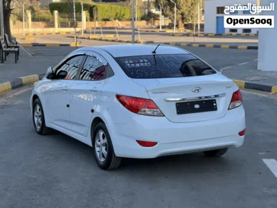 Hyundai Accent Standard 3