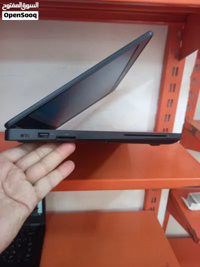 المعالج كور اي 5 الجيل 7. الهارد 256 ssd . الرام 8 ddr4 حجم الشاشة 14 3