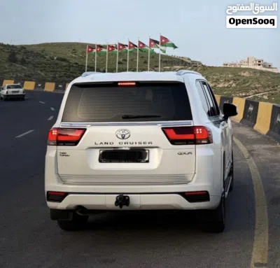 Toyota Land Cruiser GXR 2