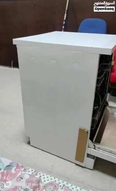 dishwasher for sell good condition same new one week check warranty 4