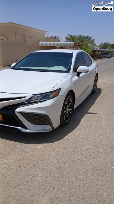 Toyota Camry SE 2